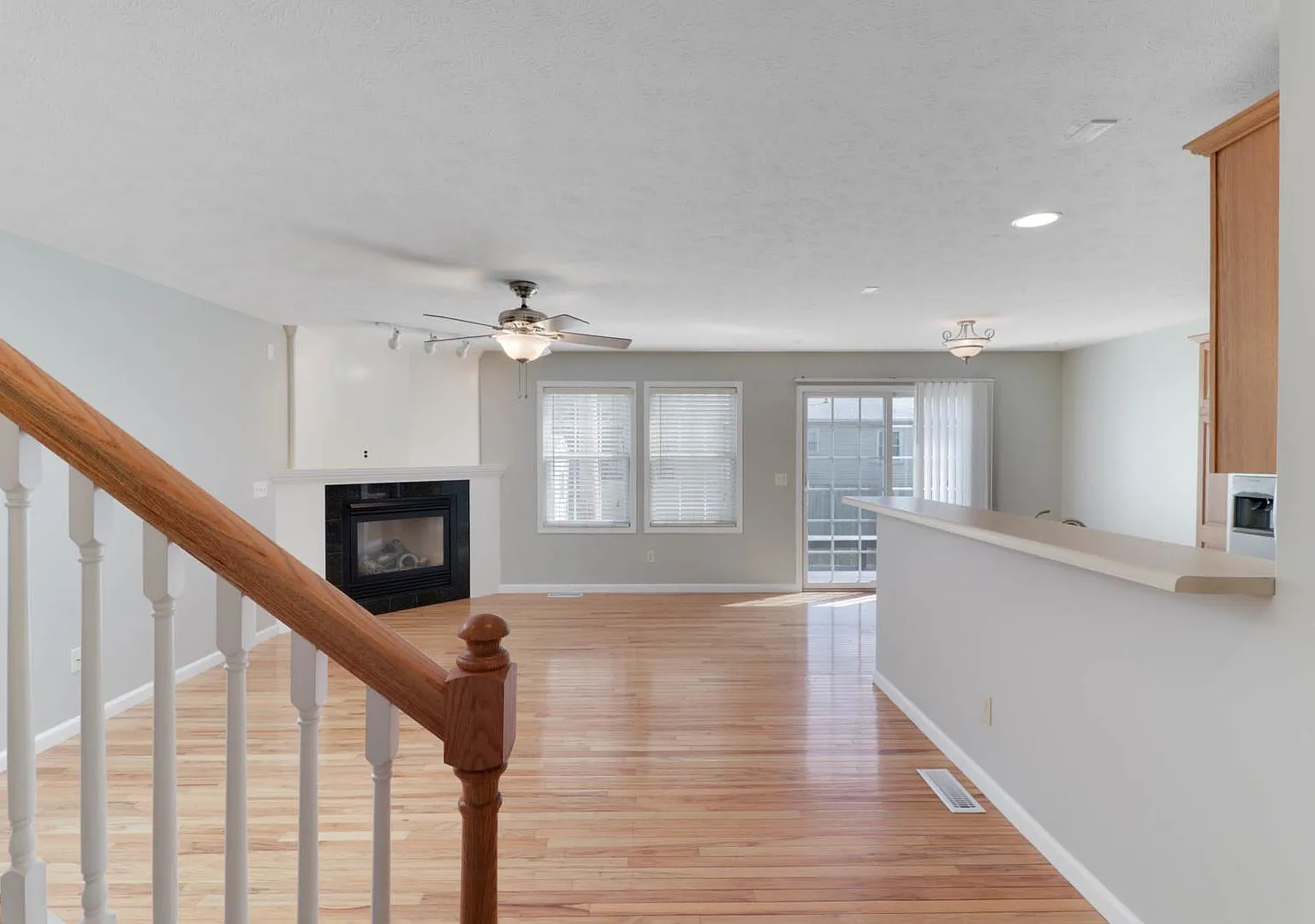 3 bed, 2244 sqft, $2,000 — Photo 3
