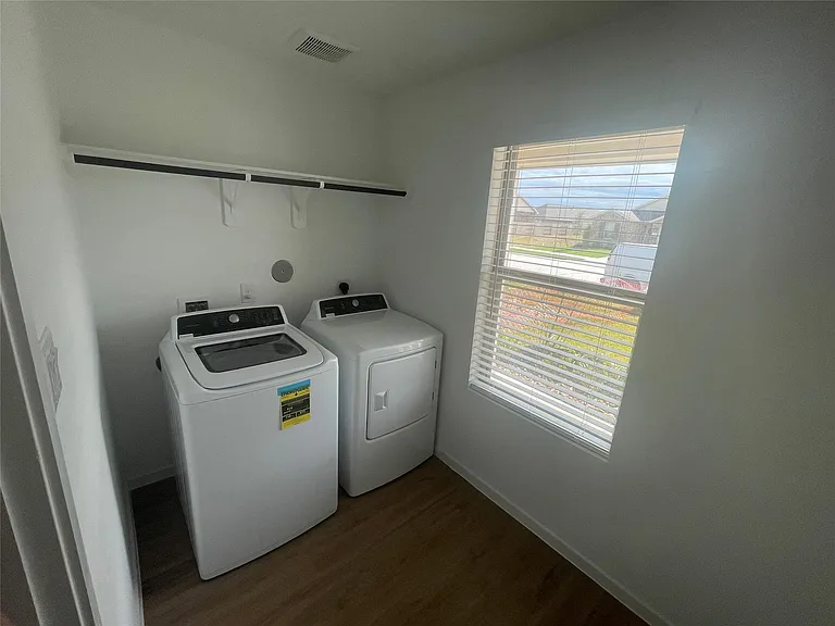 827 Rosewood Trl — Photo 6