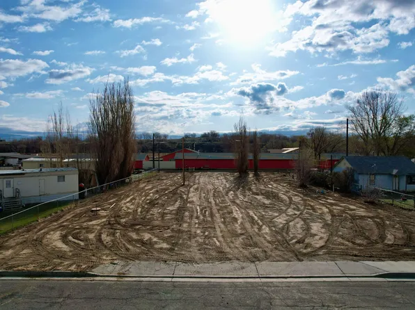 1325 N 7th St, Greybull, WY 82426