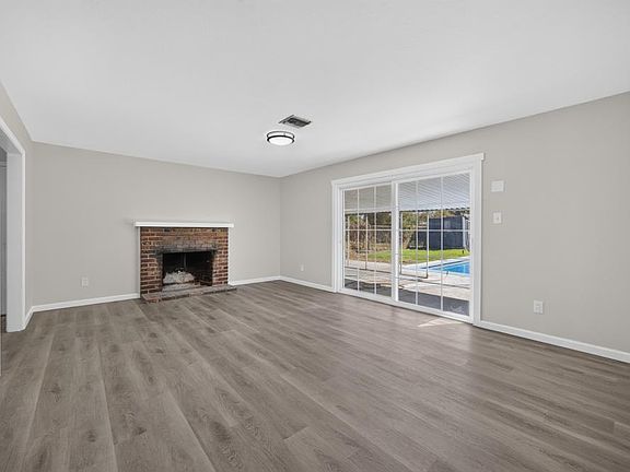 5th image of 4514 Freeway Cir