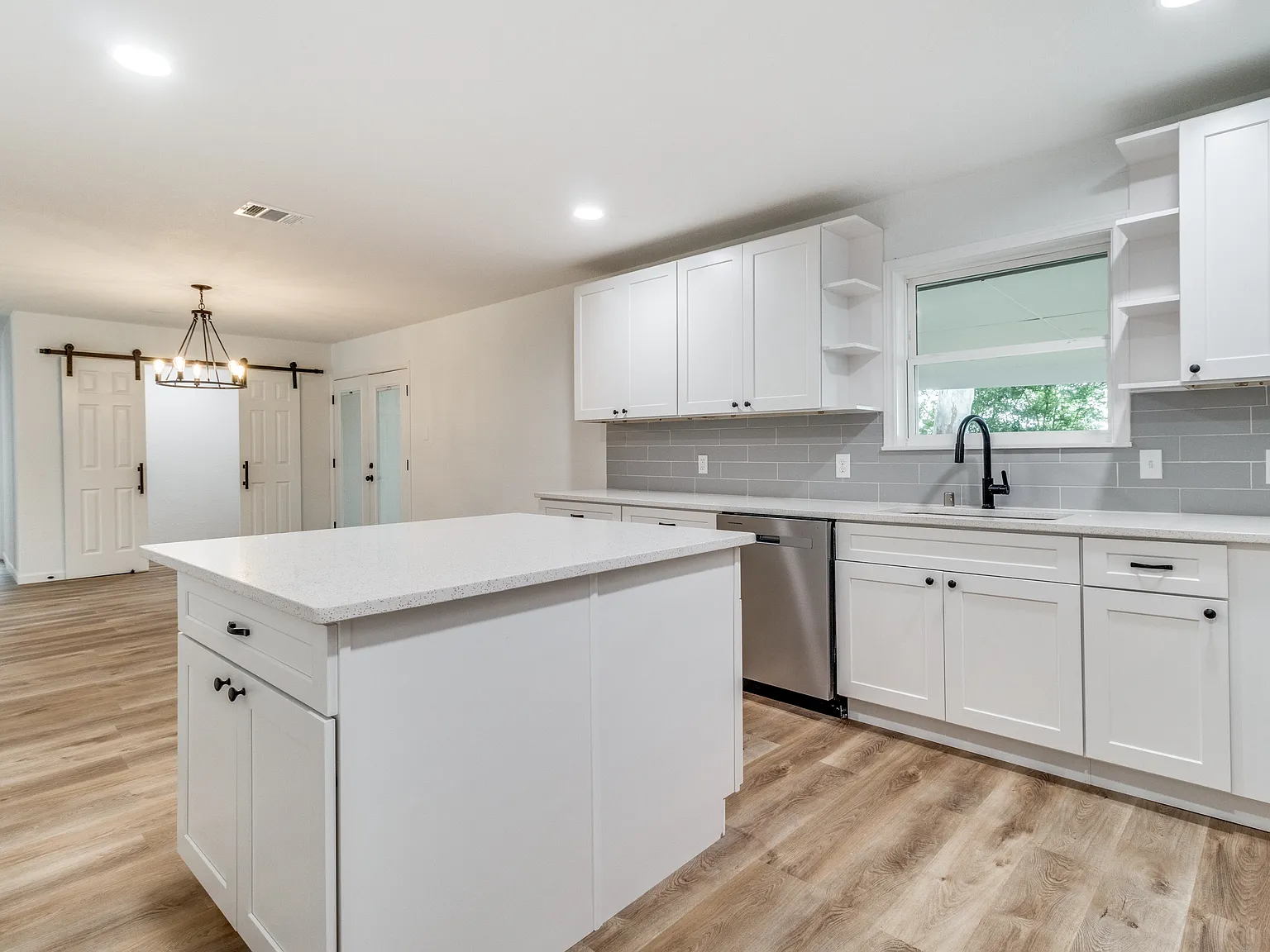 3 bed, 1450 sqft, $1,800 — Photo 1