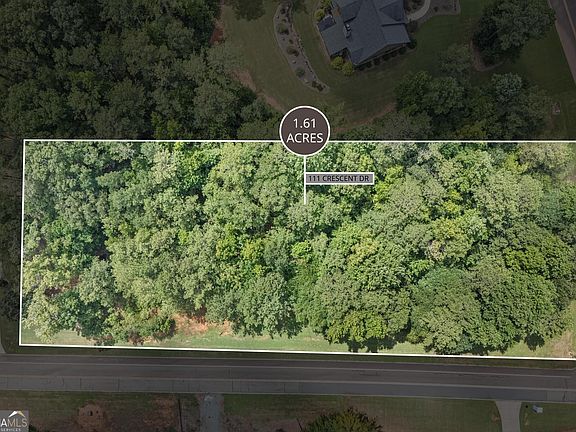 4th image of 111 Crescent Dr