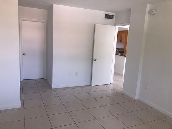 5th image of 2175 NE 170th St APT 214