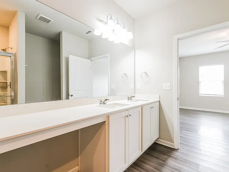 590 Knightsbridge Ln — Photo 12