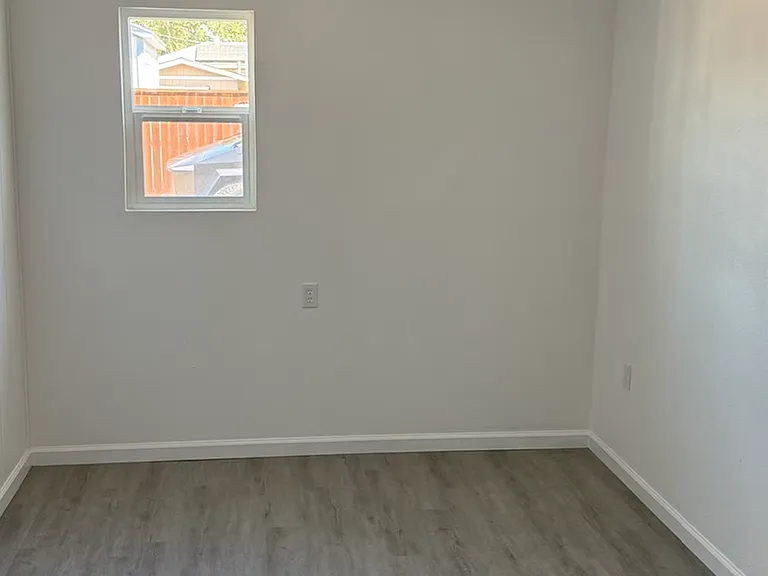 230 Acacia Ave — Photo 8