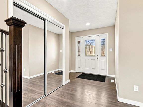 4th image of 3528 Claxton Cres SW