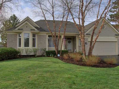 11 Sunvalley Ct, Lake In The Hills, IL, 60156