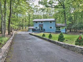 258 Pine Tree Dr, Cresco, PA 18326