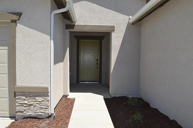 4 bed, 2.0 bath, 1515 sqft, $2,250 — Photo 3