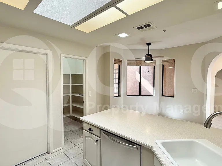 10944 N 117th Pl — Photo 6