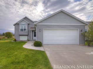 200 Sweet Meadow Dr, Kent City, MI 49330