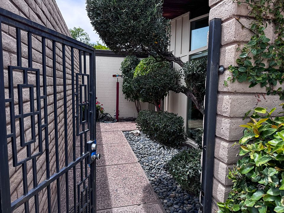 Unit gate & entrance