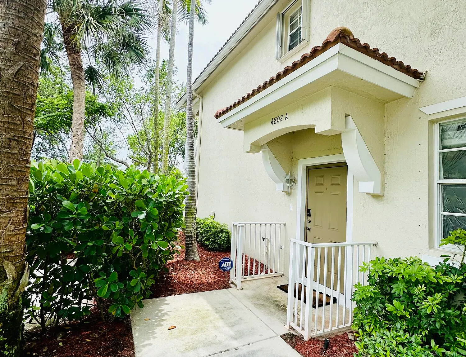 2 bed, 2.0 bath, 1028 sqft, $2,820 — Photo 2