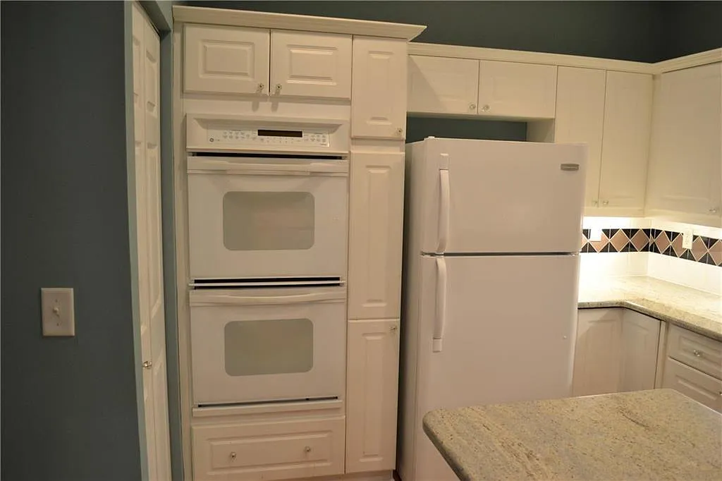 2 bed, 2.0 bath, 1668 sqft, $2,800 — Photo 2
