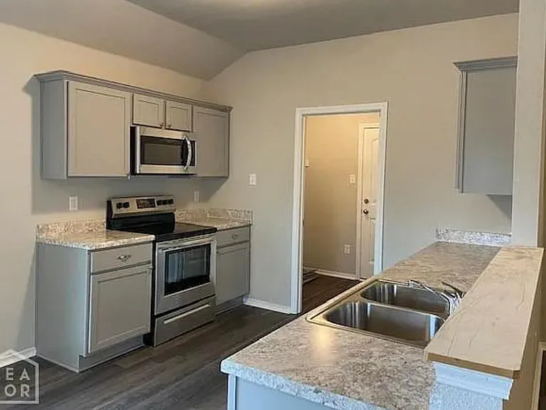 5321 Yukon Dr — Photo 3
