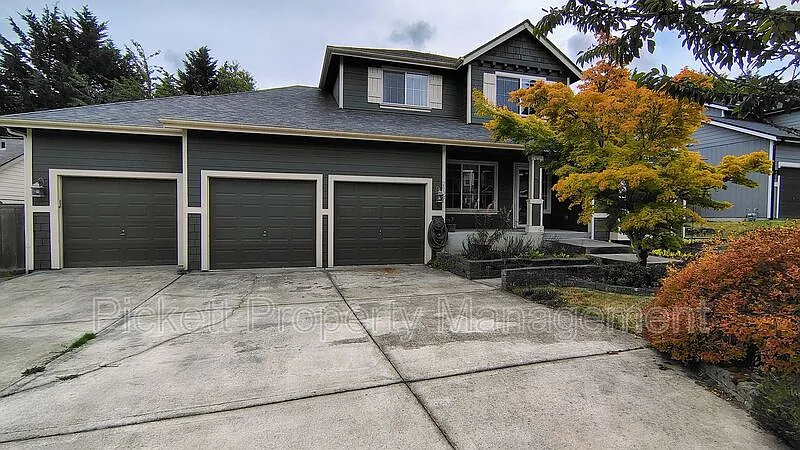 3 bed, 2.5 bath, 2230 sqft, $3,100 — Photo 4