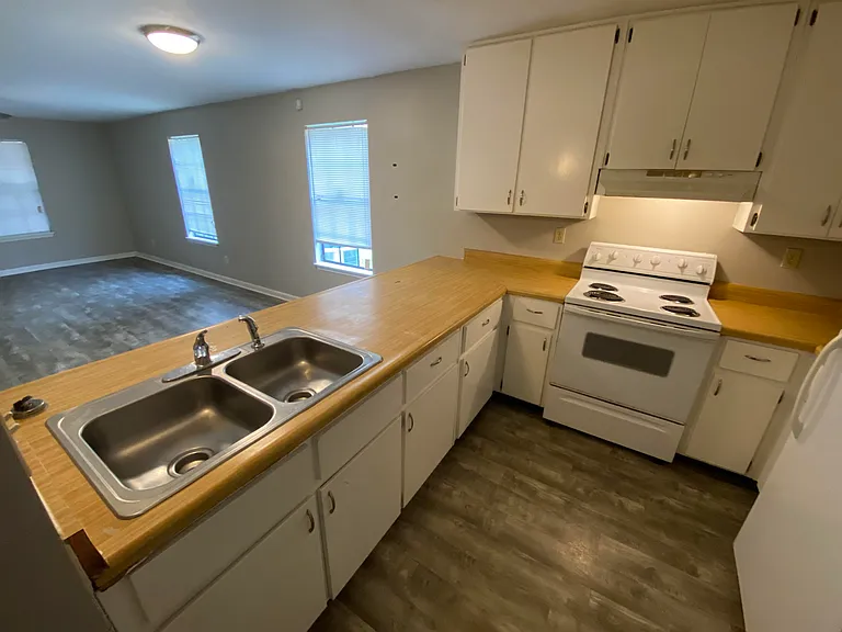 1416 Charlotte St #B — Photo 6