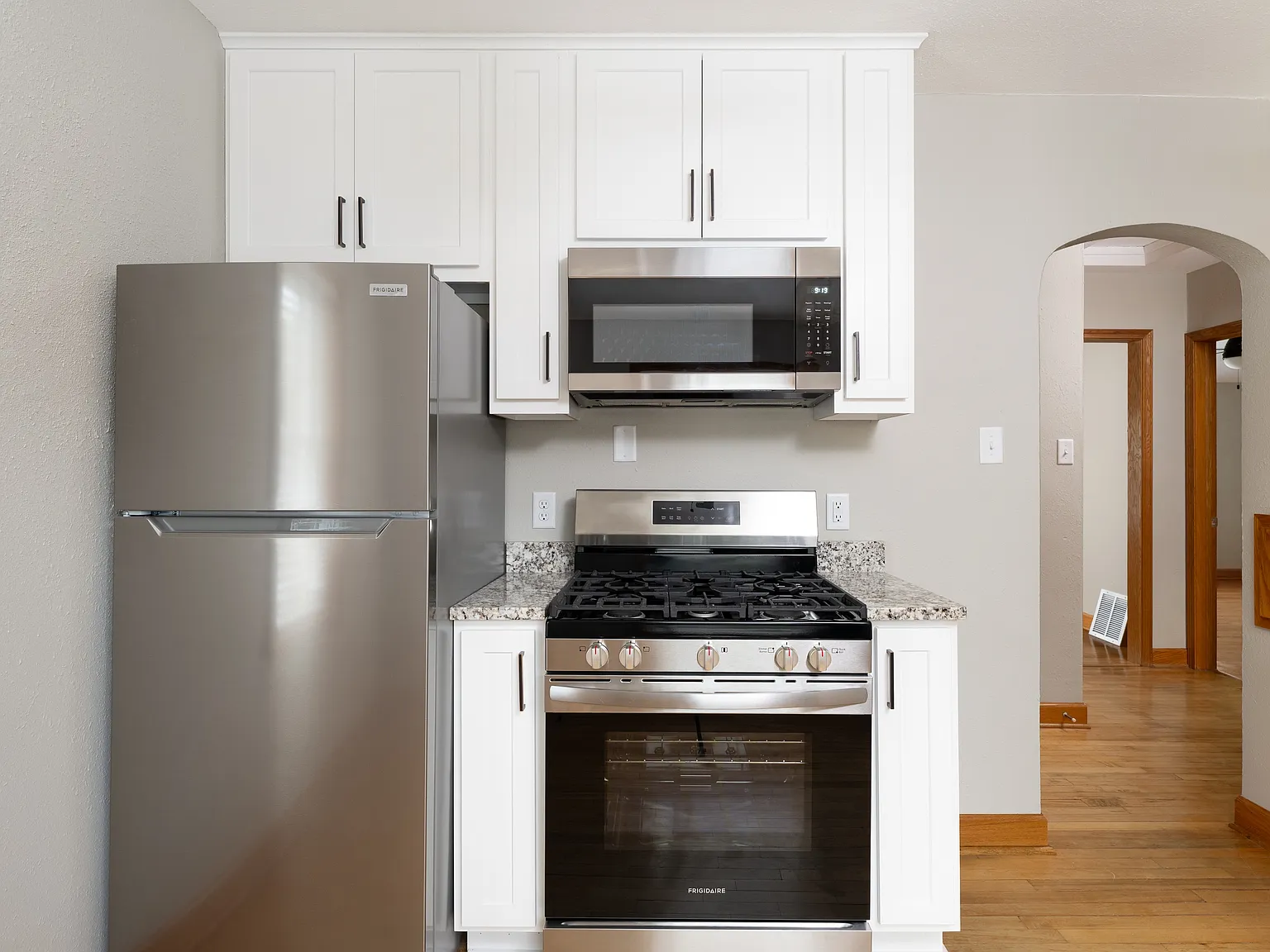 2 bed, 700 sqft, $1,695 — Photo 2