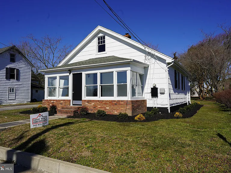 221 Branch St — Photo 3