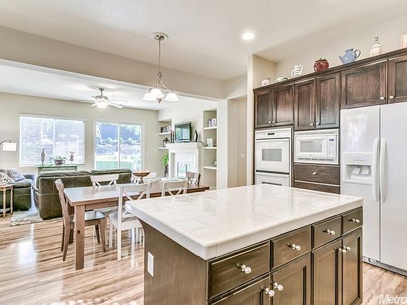 3rd image of 4825 Village Green Dr