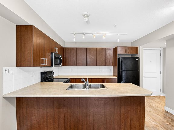 5th image of 45559 Yale Rd #201