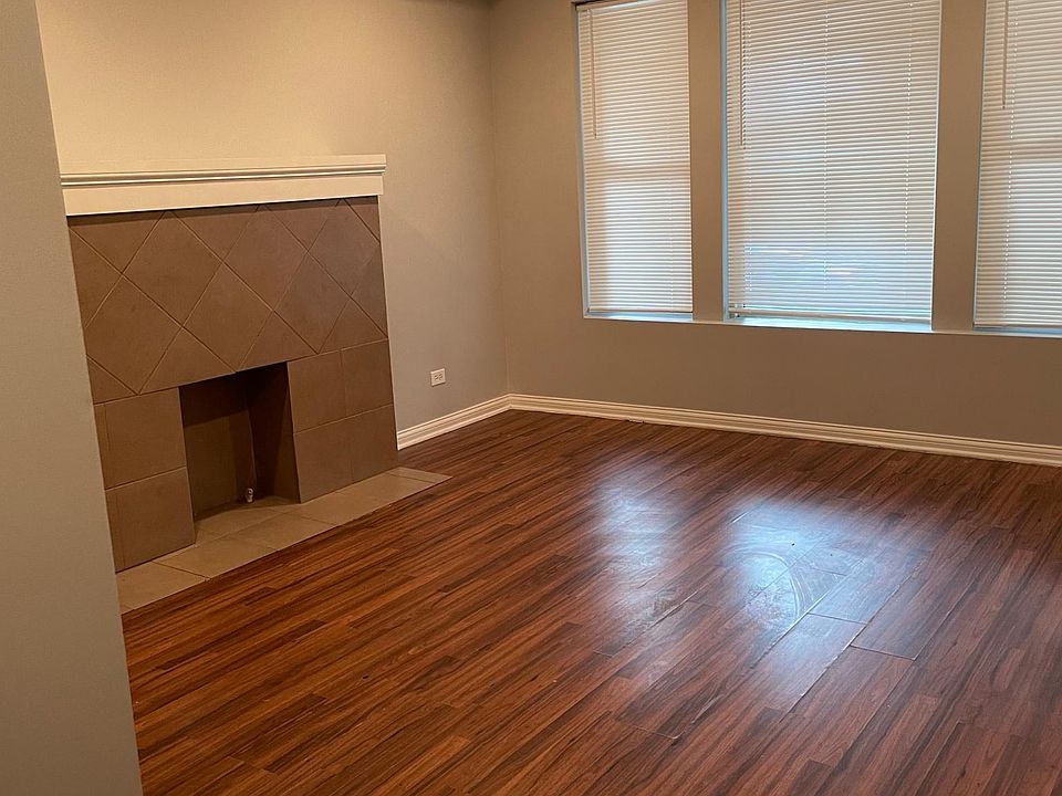 Living Room with fireplace