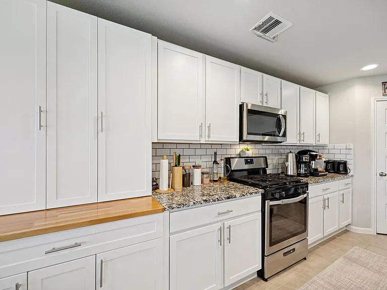 21030 Albany Landing Ln — Photo 8
