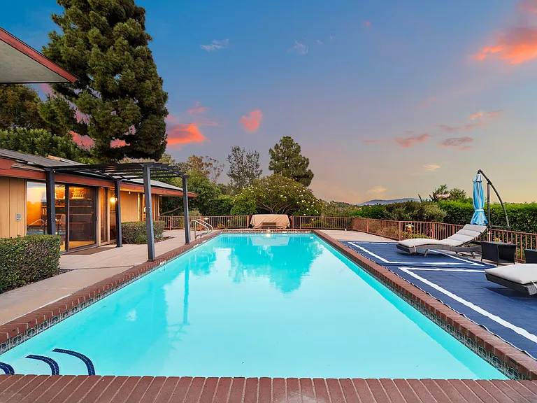 540 Reposado Dr — Photo 45