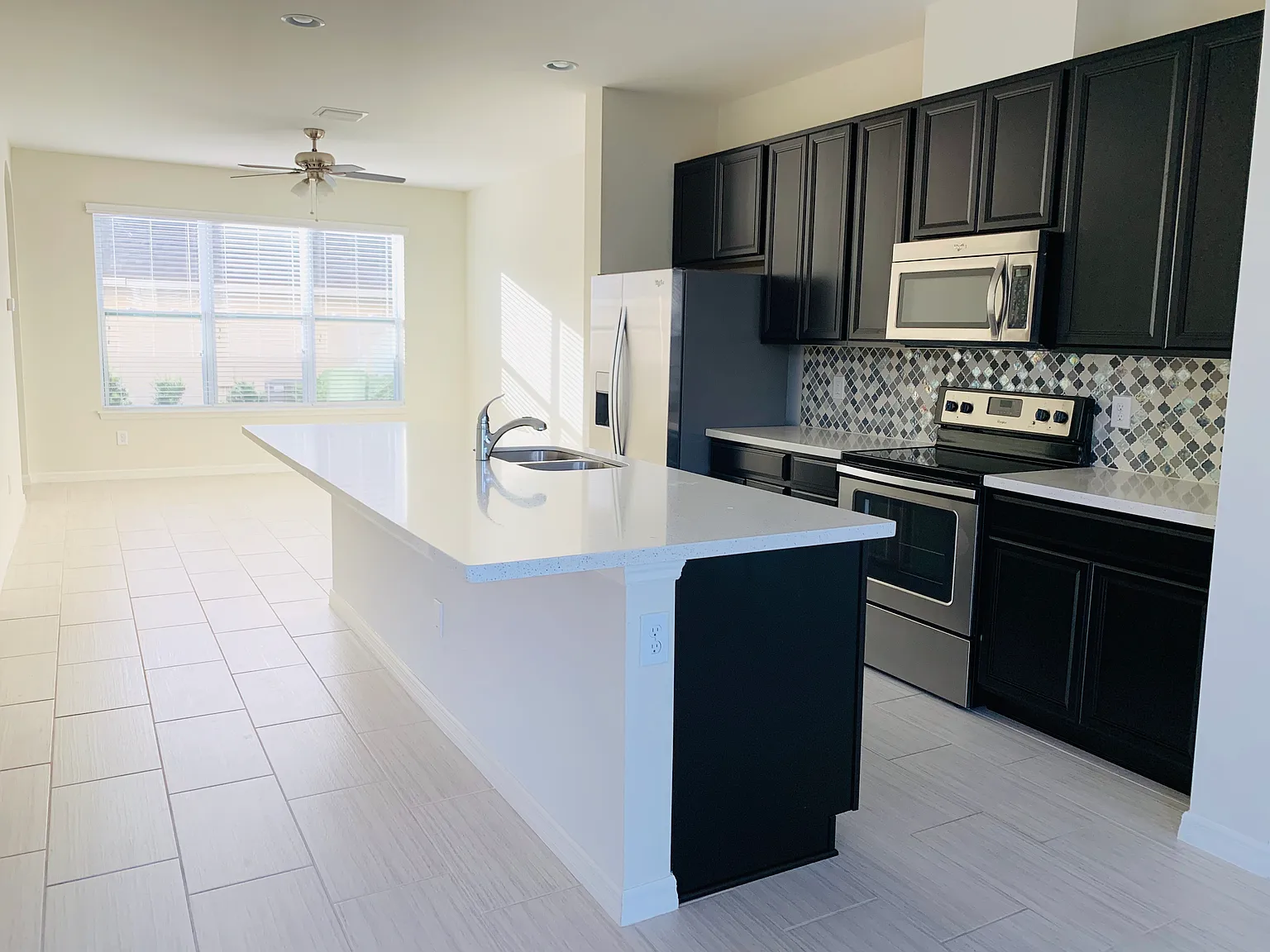 3 bed, 2.5 bath, 1588 sqft, $2,750 — Photo 2