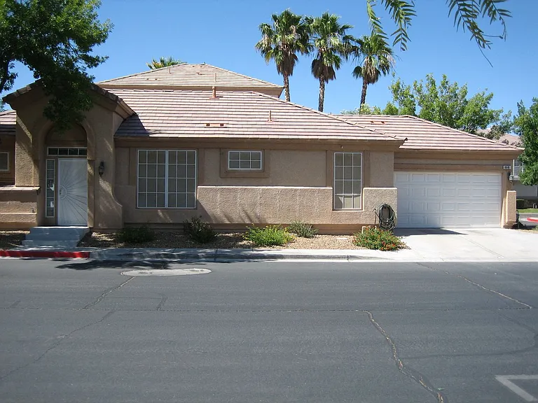 8046 Arcadian Ln — Photo 2