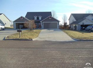 319 Elk Ridge Dr, Baldwin City, KS 66006
