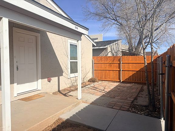 3rd image of 121 N Glenwood Dr #A