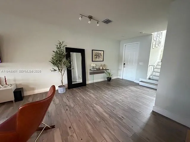 4 bed, 2.5 bath, $3,400 — Photo 3