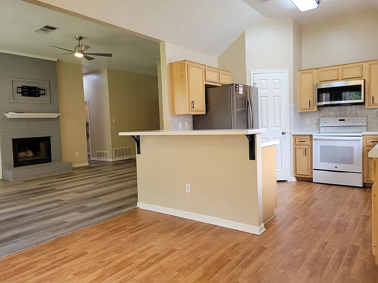 1104 Lambrusco Dr — Photo 7