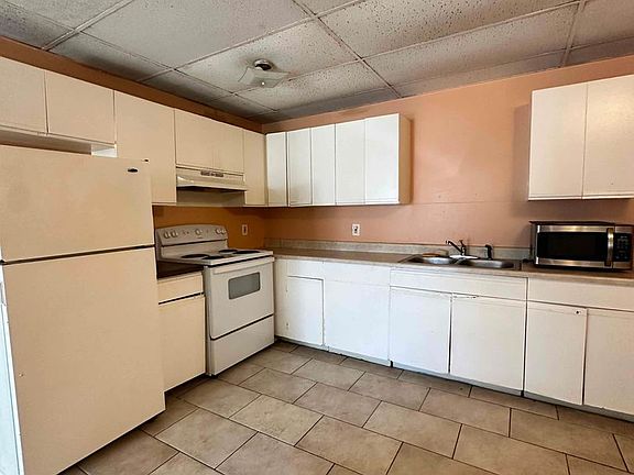 5th image of 15 Fiore St Basement 1