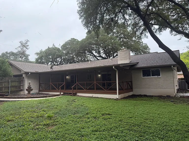 300 Oak Tree Ln — Photo 22
