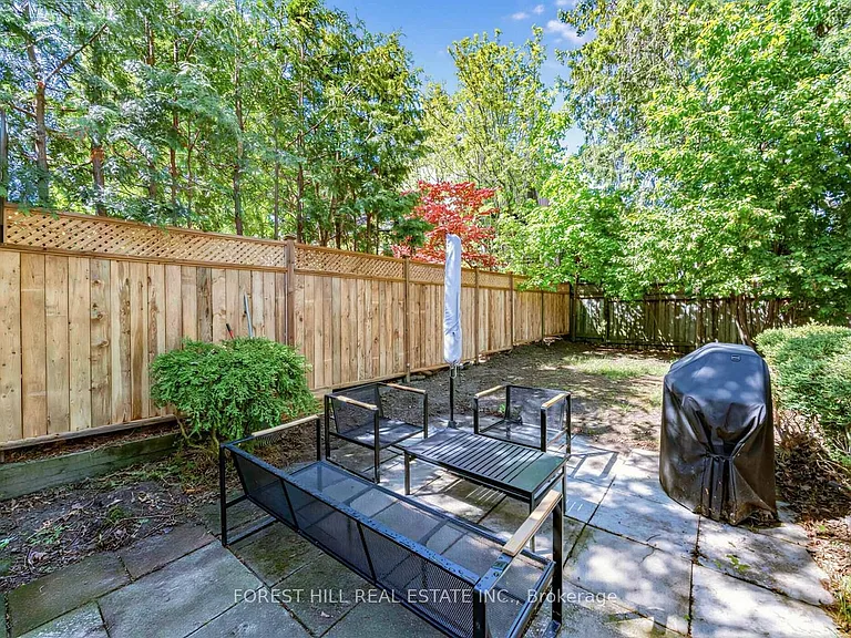 138 Castlewood Rd — Photo 24