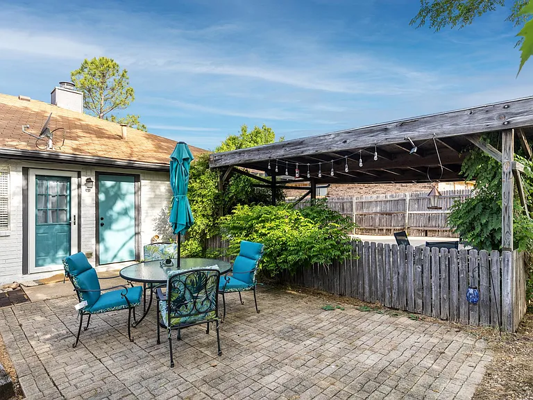2918 Timothy Ln — Photo 24