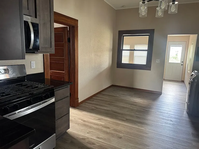 2707 Sacramento St — Photo 3