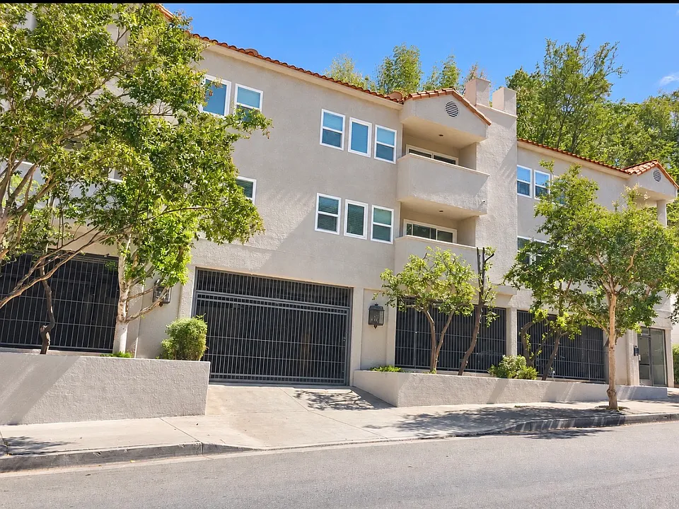 3420 Barham Blvd #6