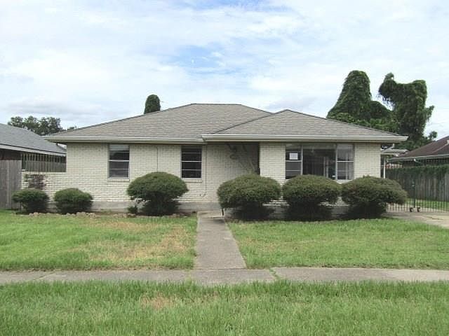 1st image of 2105 Diana St