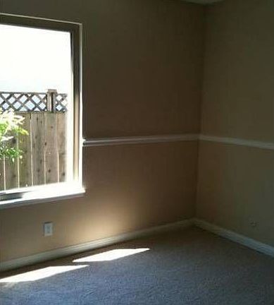5th image of 141 Parkhaven Dr