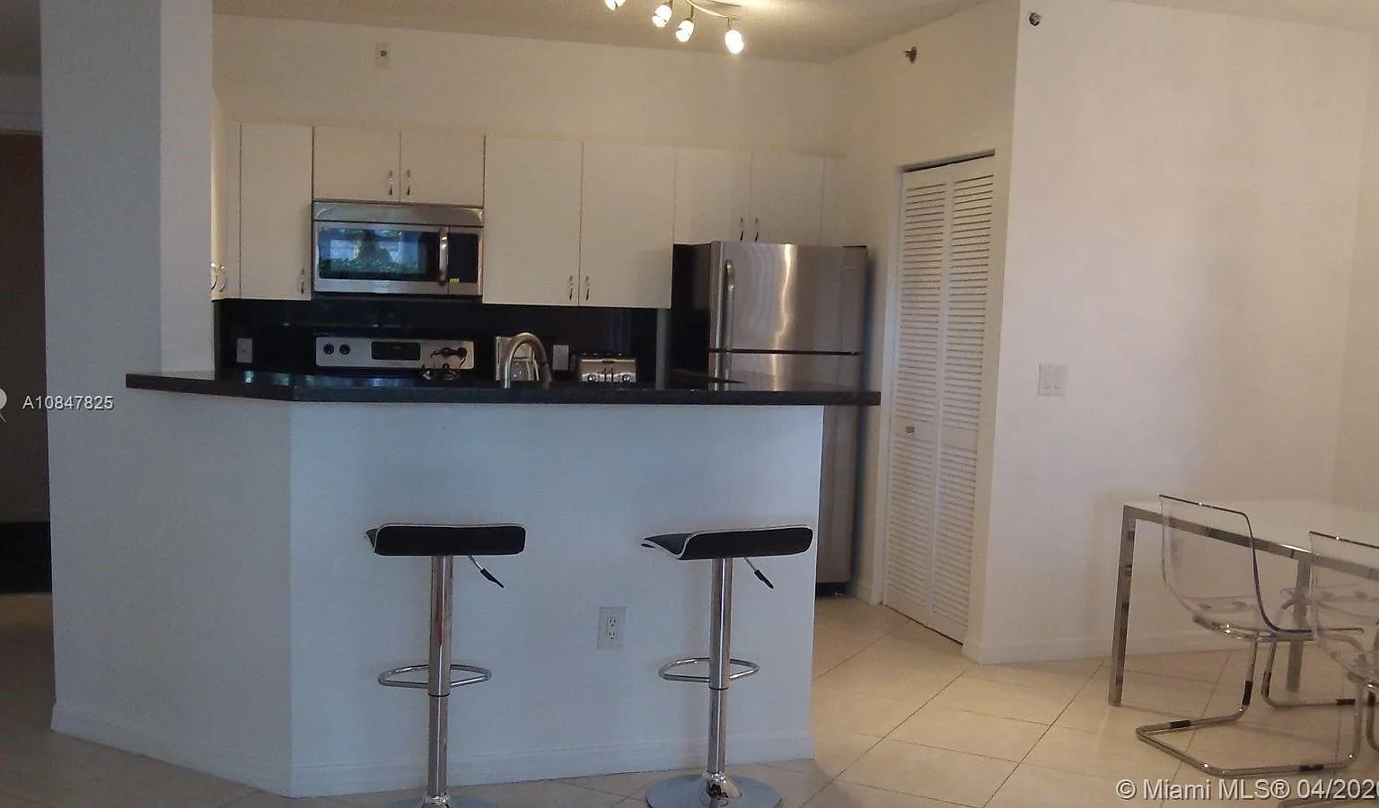 1 bed, 900 sqft, $2,250 — Photo 4
