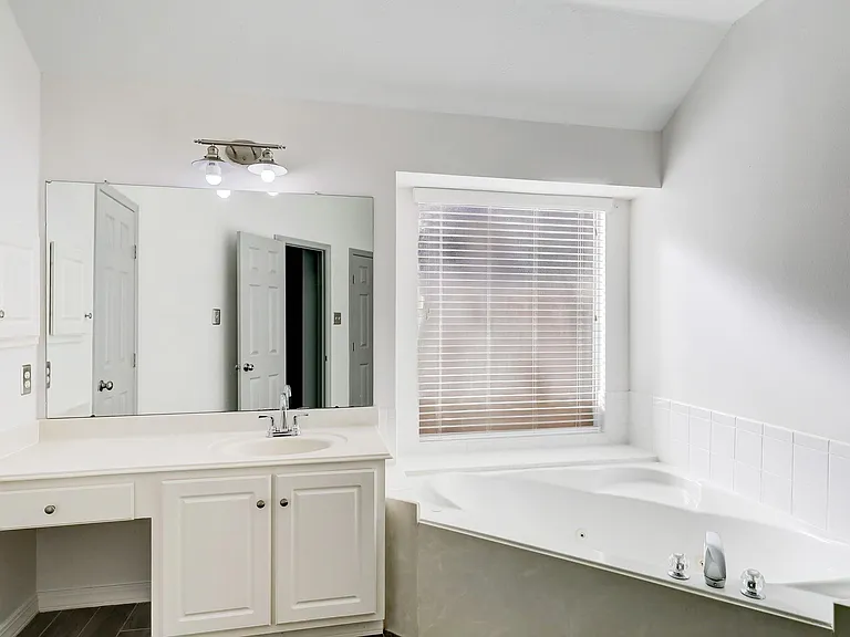 17407 Winfield Sq — Photo 20