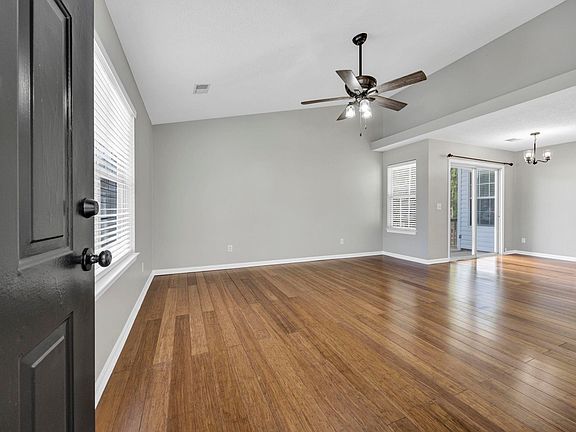 4th image of 5 Moody View Ct
