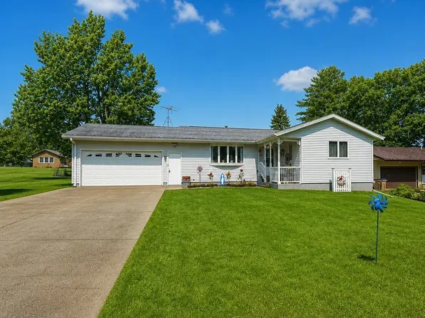 210 Eder St, Strawberry Point, IA 52076
