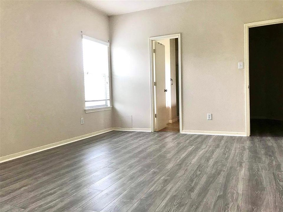 1st image of 20723 Settlers Lake Cir N