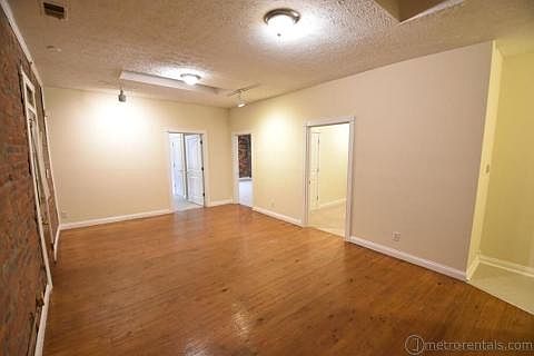 3rd image of 634 N High St #634
