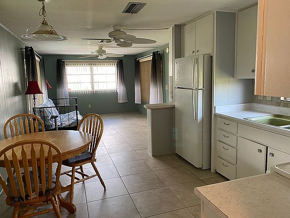 2nd image of 3941 Voorne St