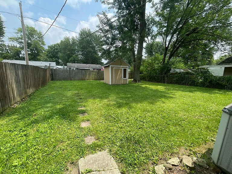 1704 S Lindell Dr — Photo 8